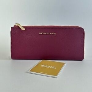 Michael Kors Large three Quarter zip Leather wallet in Mulberry